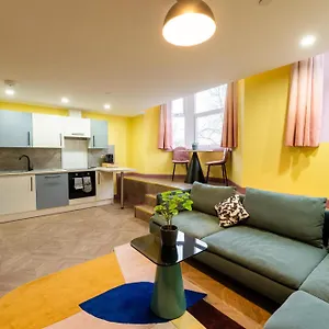 aaron-wise-51-fitzhamon-apartments.cardiffhotelswales.com/